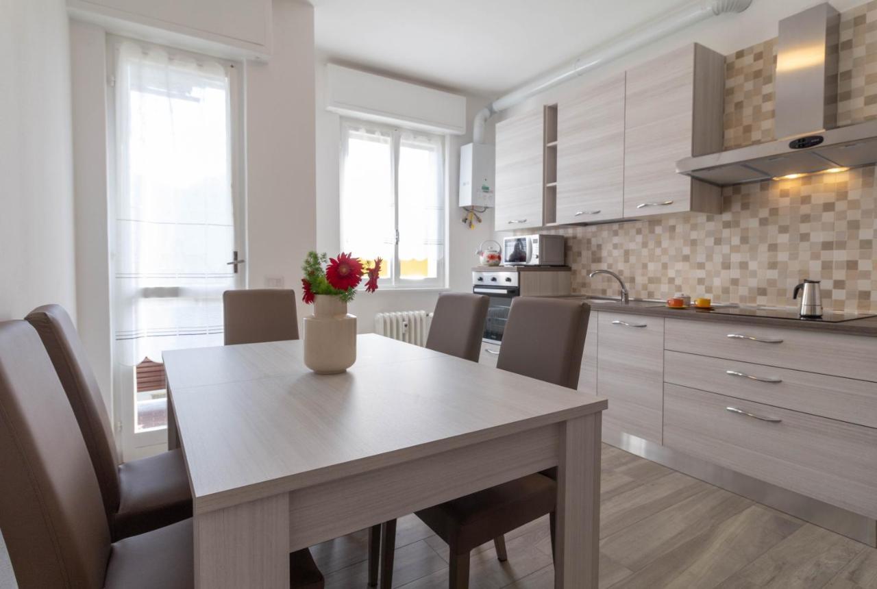 Mamma Ciccia Holiday Home - Casa Imperia Манделло-дель-Ларио Экстерьер фото