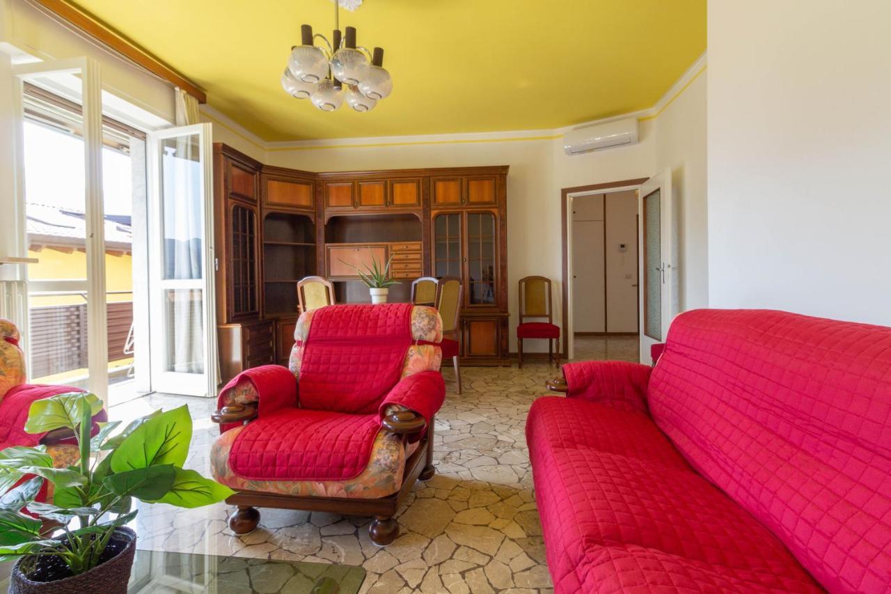 Mamma Ciccia Holiday Home - Casa Imperia Манделло-дель-Ларио Экстерьер фото