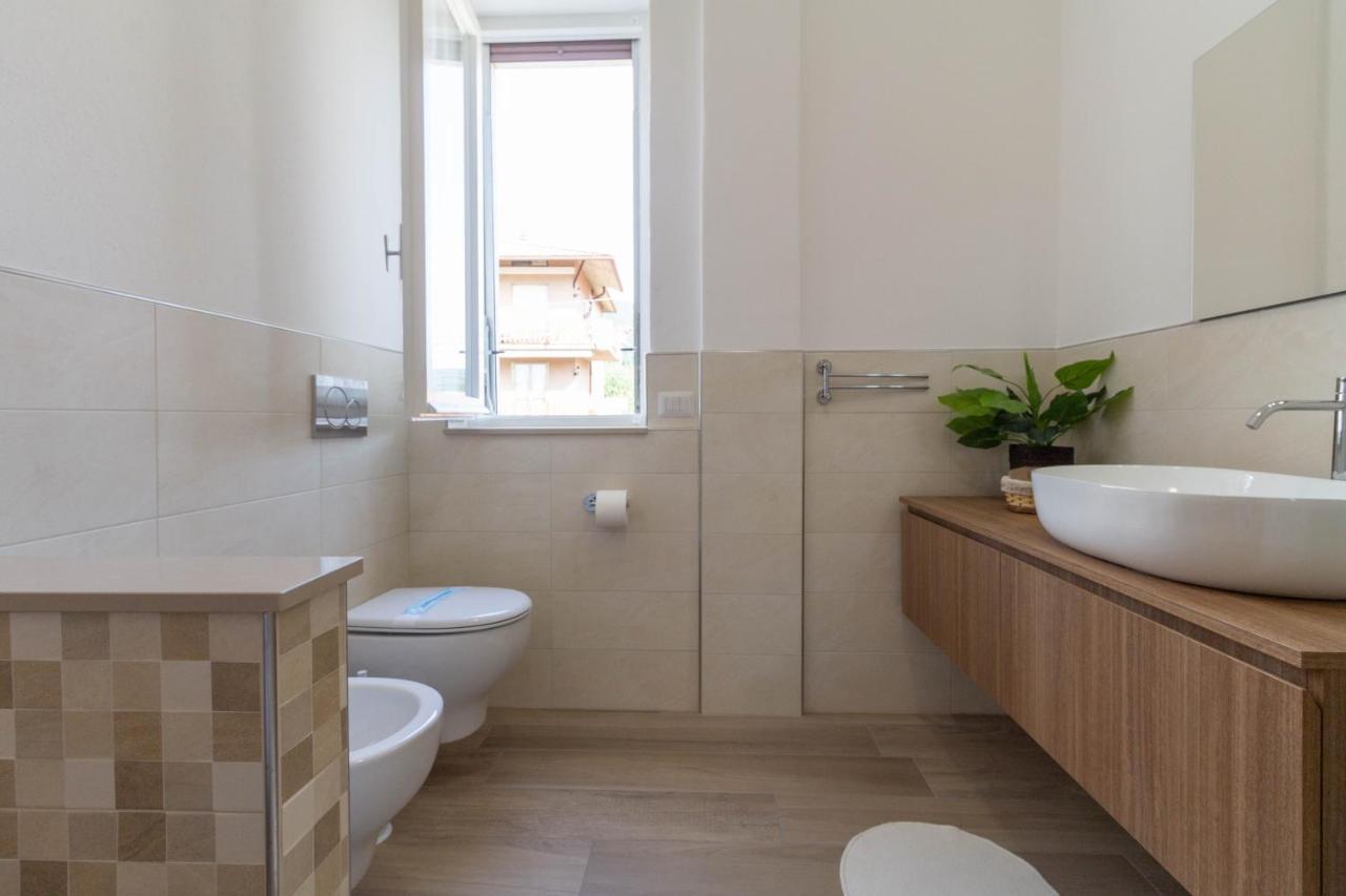 Mamma Ciccia Holiday Home - Casa Imperia Манделло-дель-Ларио Экстерьер фото